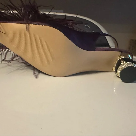 Elegant Purple Feathered Slingback Heels - Picture 3 of 5